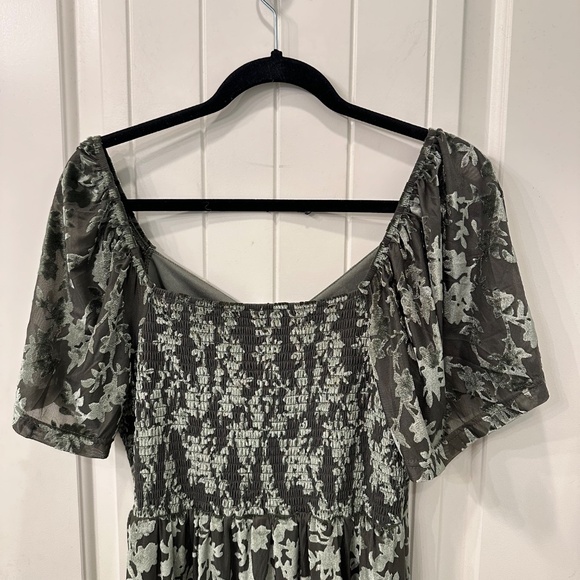 Baltic Born Everly Velvet Maxi Dress Dark Sage L NWT - Picture 8 of 9